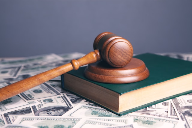 Read more about the article 6 Factors to Know Before Joining a Class Action Lawsuit